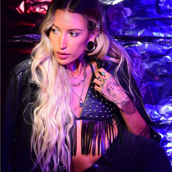 Meet your Posher, Ashley Paige - Picture 5 of 8